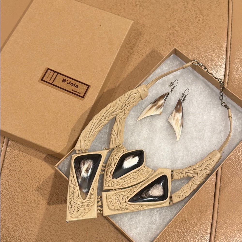 Beige and Black Leather w/Stone Jewelry Set